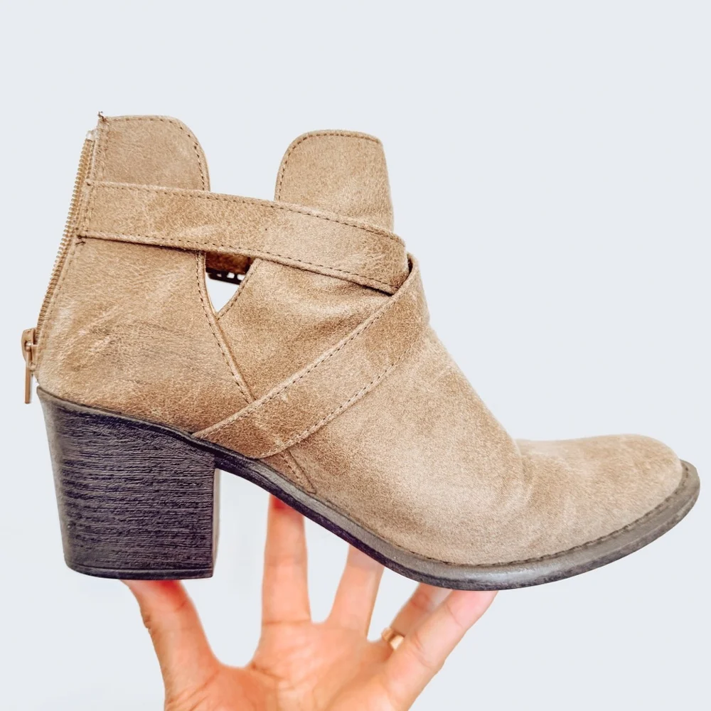 Charlotte Russe Women's Taupe Bronze Buckle Ankle Boots Booties Size 7